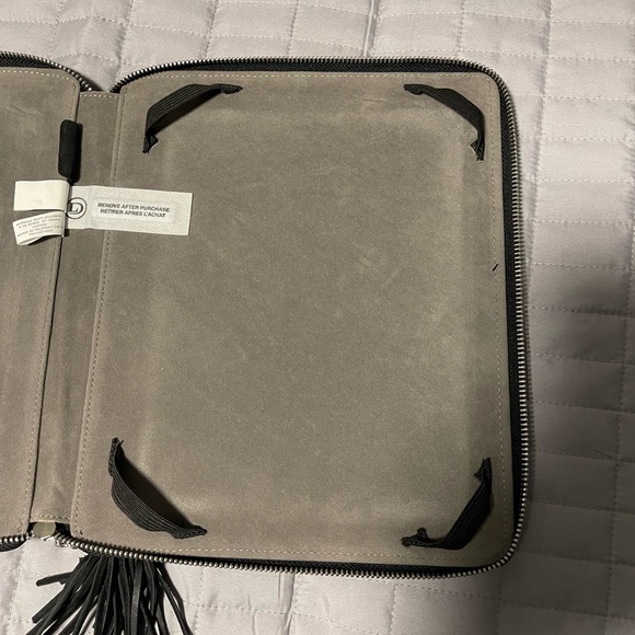 Danier Leather Black Ipad Carrier - Picture 6 of 7